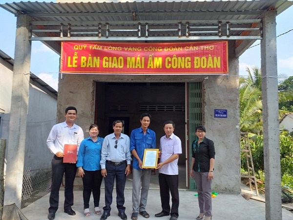 BÀN GIAO MÁI ÂM CÔNG ĐOÀN CHO CÔNG NHÂN LAO ĐỘNG CÔNG TY CP THỦY SẢN MEKONG  VÀ CÔNG TY CP CẤP NƯỚC TRÀ NÓC - Ô MÔN