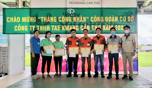 CÔNG ĐOÀN CƠ SỞ CÔNG TY TNHH TAE KWANG CẦN THƠ KHEN THƯỞNG ĐOÀN VIÊN CÔNG ĐOÀN XUẤT SẮC