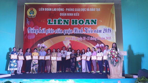 LIÊN ĐOÀN LAO ĐỘNG QUẬN NINH KIỀU PHỐI HỢP TỔ CHỨC LIÊN HOAN TIẾNG HÁT GIÁO VIÊN NĂM 2018