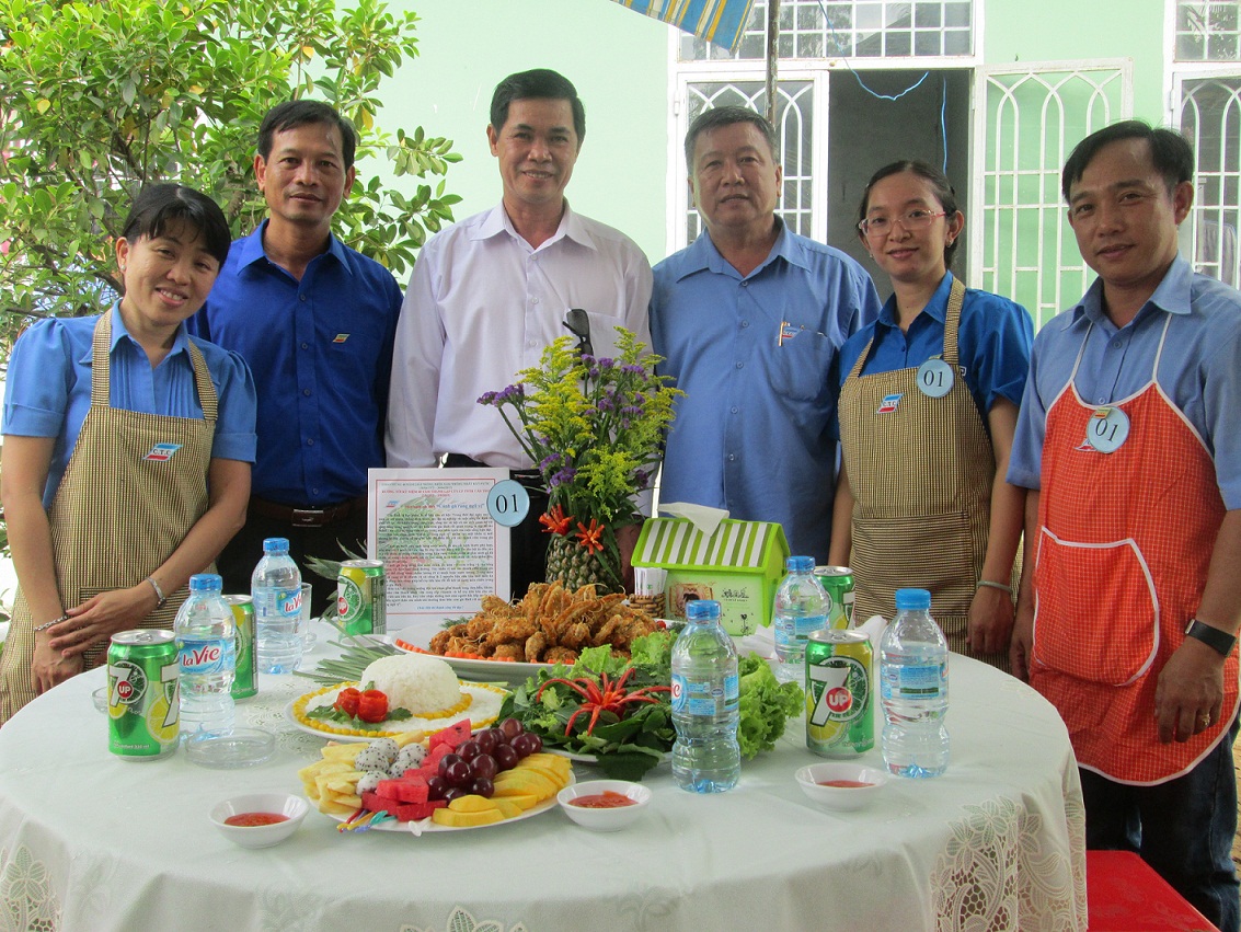 Công đoàn cơ sở Công ty Cổ phần Thương Nghiệp Tổng hợp Cần Thơ tổ chức Hội thi nấu ăn“ Món ngon gia đình”.