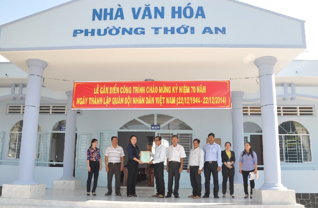 LIÊN ĐOÀN LAO ĐỘNG THÀNH PHỐ GẮN BIỂN CÔNG TRÌNH THI ĐUA CHÀO MỪNG KỶ NIỆM 70 NĂM NGÀY THÀNH LẬP QUÂN ĐỘI NHÂN DÂN VIỆT NAM 