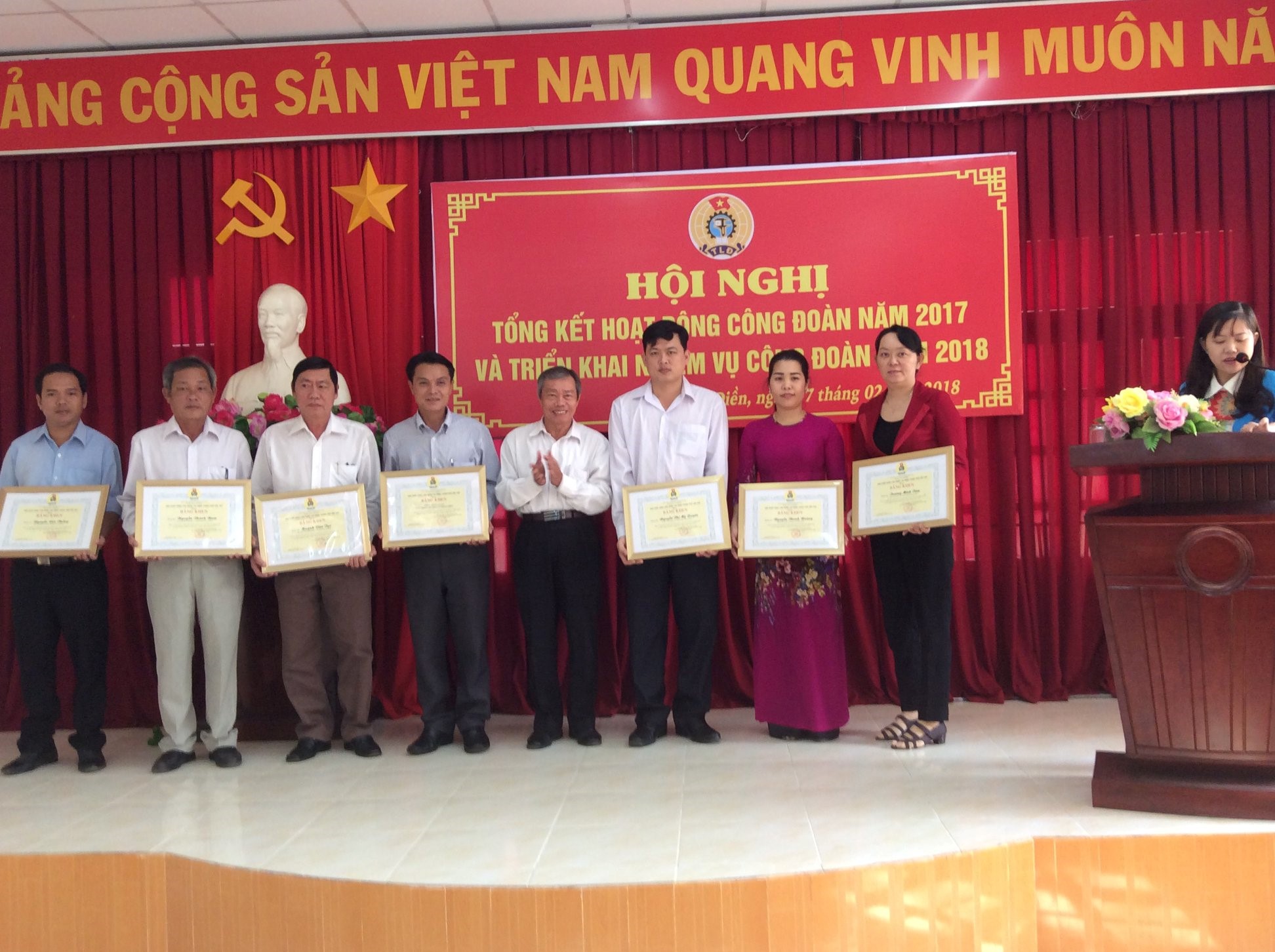 HỘI NGHỊ TỔNG KẾT NĂM 2017 CỦA LIÊN ĐOÀN LAO ĐỘNG HUYỆN PHONG ĐIỀN