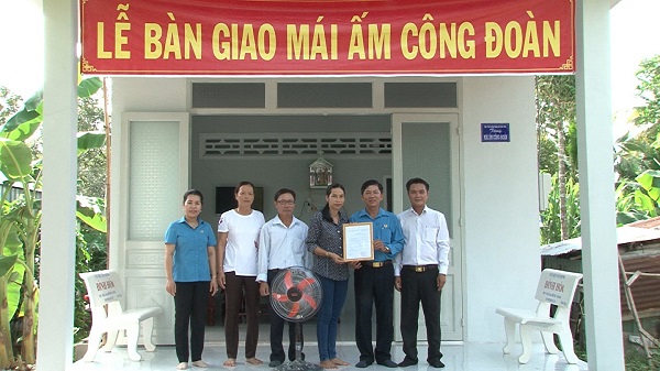 PHONG ĐIỀN BÀN GIAO MÁI ẤM CÔNG ĐOÀN NĂM 2018