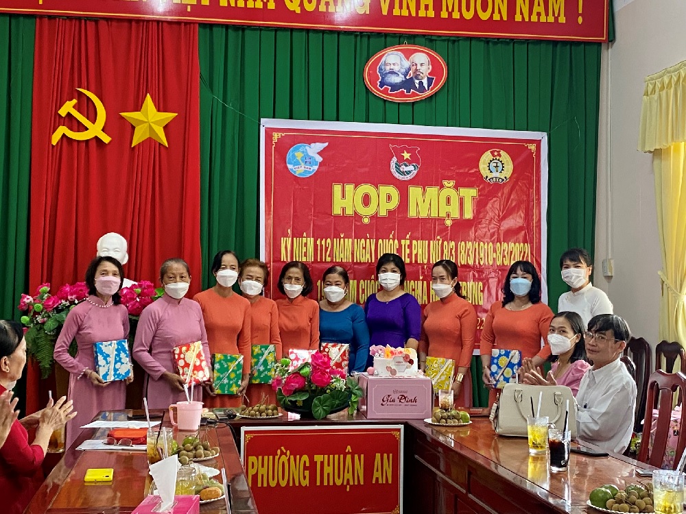 HỘI LHPN PHƯỜNG THUẬN AN TỔ CHỨC HỌP MẶT 8/3 HƯỞNG ỨNG TUẦN LỄ ÁO DÀI NĂM 2022