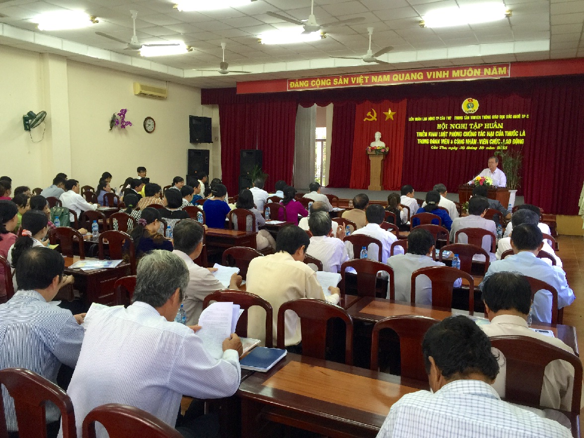 LIÊN ĐOÀN LAO ĐỘNG THÀNH PHỐ CẦN THƠ TỔ CHỨC HỘI NGHỊ TẬP HUẤN LUẬT PHÒNG, CHỐNG TÁC HẠI CỦA THUỐC LÁ  TRONG ĐOÀN VIÊN, CNVCLĐ NĂM 2015