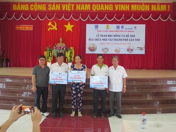 LIÊN ĐOÀN LAO ĐỘNG HUYỆN THỚI LAI PHỐI HỢP TRAO HỌC BỔNG VÀ HỖ TRỢ SỬA CHỮA NHÀ DO CÔNG TY ĐIỀU HÀNH ĐƯỜNG ỐNG TÂY NAM TÀI TRỢ