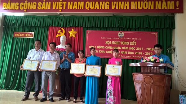 LIÊN ĐOÀN LAO ĐỘNG HUYỆN THỚI LAI TỔ CHỨC HỘI NGHỊ TỔNG KẾT HOẠT ĐỘNG CÔNG ĐOÀN KHỐI GIÁO DỤC NĂM HỌC 2017 – 2018, TRIỂN KHAI NHIỆM VỤ NĂM HỌC 2018 – 2019