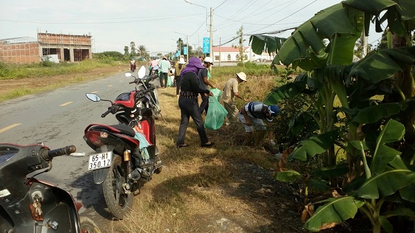 XUÂN THẮNG RA QUÂN LÀM VỆ SINH MÔI TRƯỜNG RA MẮT XÃ VĂN HÓA NÔNG THÔN MỚI