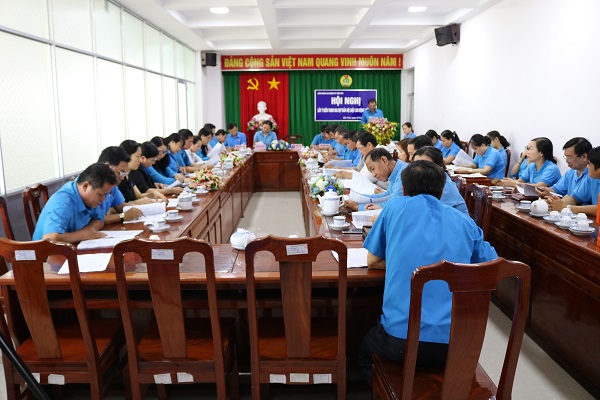 LIÊN ĐOÀN LAO ĐỘNG THÀNH PHỐ CẦN THƠ TỔ CHỨC HỘI NGHỊ LẤY Ý KIẾN THAM GIA XÂY DỰNG BỘ LUẬT LAO ĐỘNG (SỬA ĐỔI)