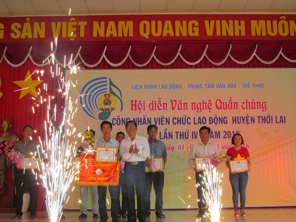 Liên đoàn Lao động huyện Thới Lai tổ chức Hội diễn văn nghệ quần chúng công nhân viên chức lao động năm 2016