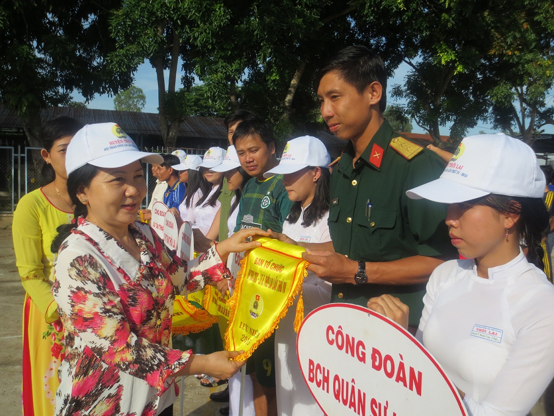 Liên đoàn Lao động huyện Thới Lai Khai mạc Hội thao CNVCLĐ huyện lần thứ IV năm 2015