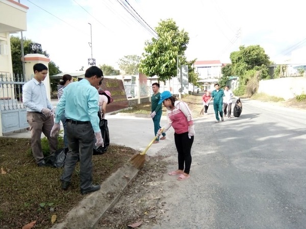 CÔNG ĐOÀN CƠ SỞ PHƯỜNG THUẬN AN RA QUÂN LẬP LẠI TRẬT TỰ ĐÔ THỊ, VỆ SINH MÔI TRƯỜNG