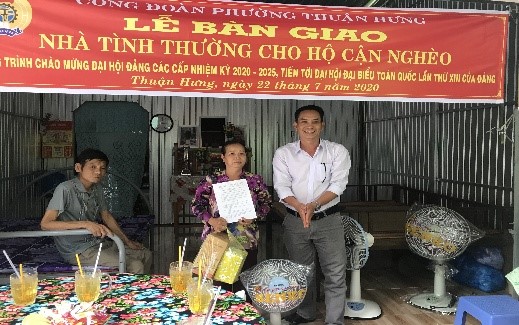 CĐCS PHƯỜNG THUẬN HƯNG TỔ CHỨC BÀN GIAO CĂN NHÀ CHO HỘ GIA ĐÌNH KHÓ KHĂN