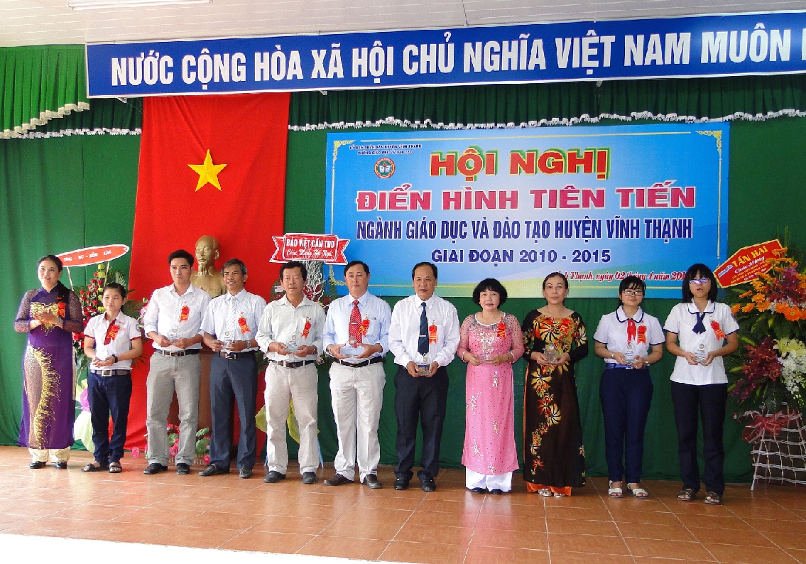 NGÀNH GD & ĐT PHỐI HỢP VỚI CÔNG ĐOÀN GIÁO DỤC HUYỆN VĨNH THẠNH TỔ CHỨC  HỘI NGHỊ ĐIỂN HÌNH TIÊN TIẾN GIAI ĐOẠN 2010 - 2015