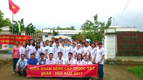 TẾT QUÂN DÂN NĂM 2017: CÔNG ĐOÀN NGÀNH Y TẾ TỔ CHỨC KHÁM BỆNH, CẤP THUỐC MIỄN PHÍ CHO GẦN 1.000 NGƯỜI DÂN QUẬN Ô MÔN