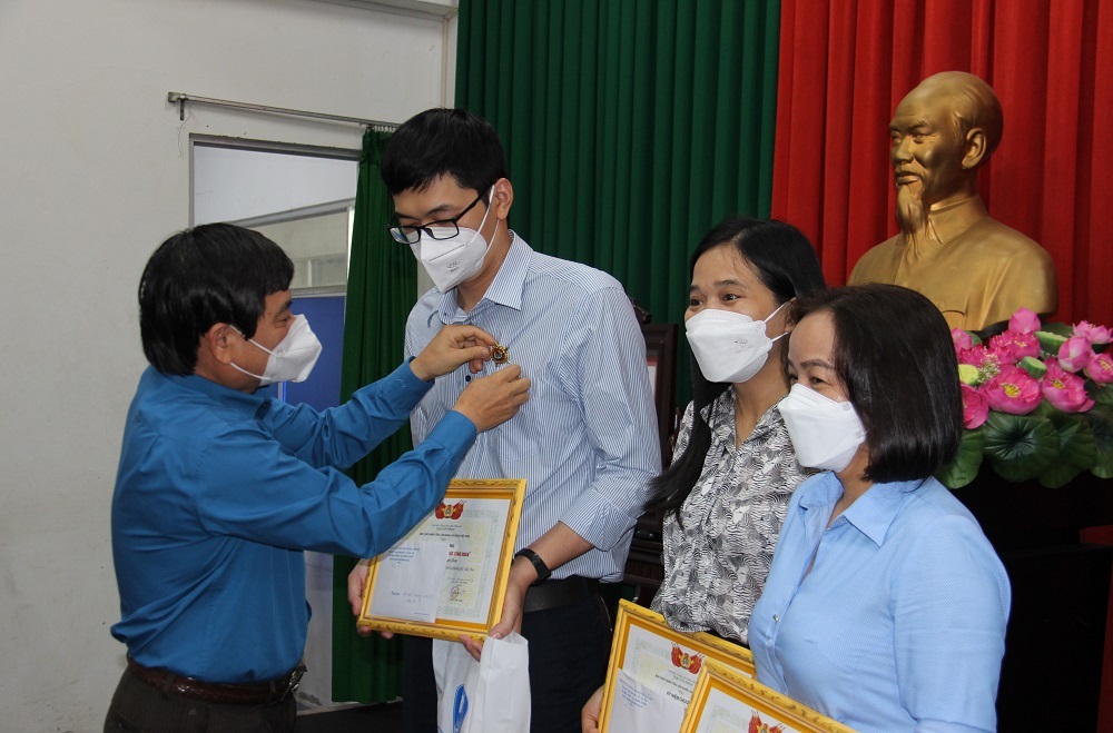 Tăng cường chăm lo đời sống, hỗ trợ công đoàn viên, người lao động trong bối cảnh dịch COVID-19