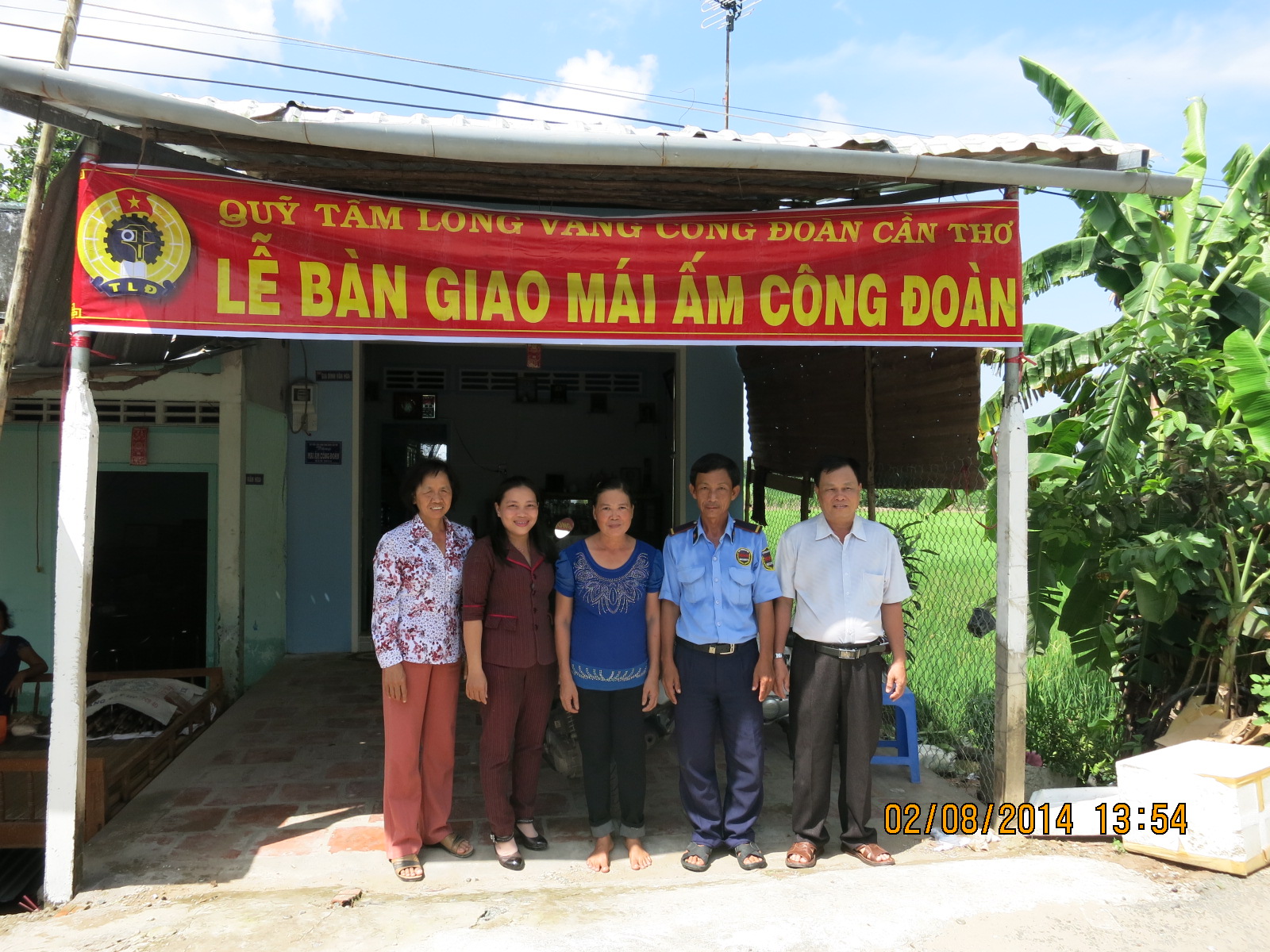 LIÊN ĐOÀN LAO ĐỘNG QUẬN Ô MÔN BÀN GIAO MÁI ẤM  CÔNG ĐOÀN NĂM 2014