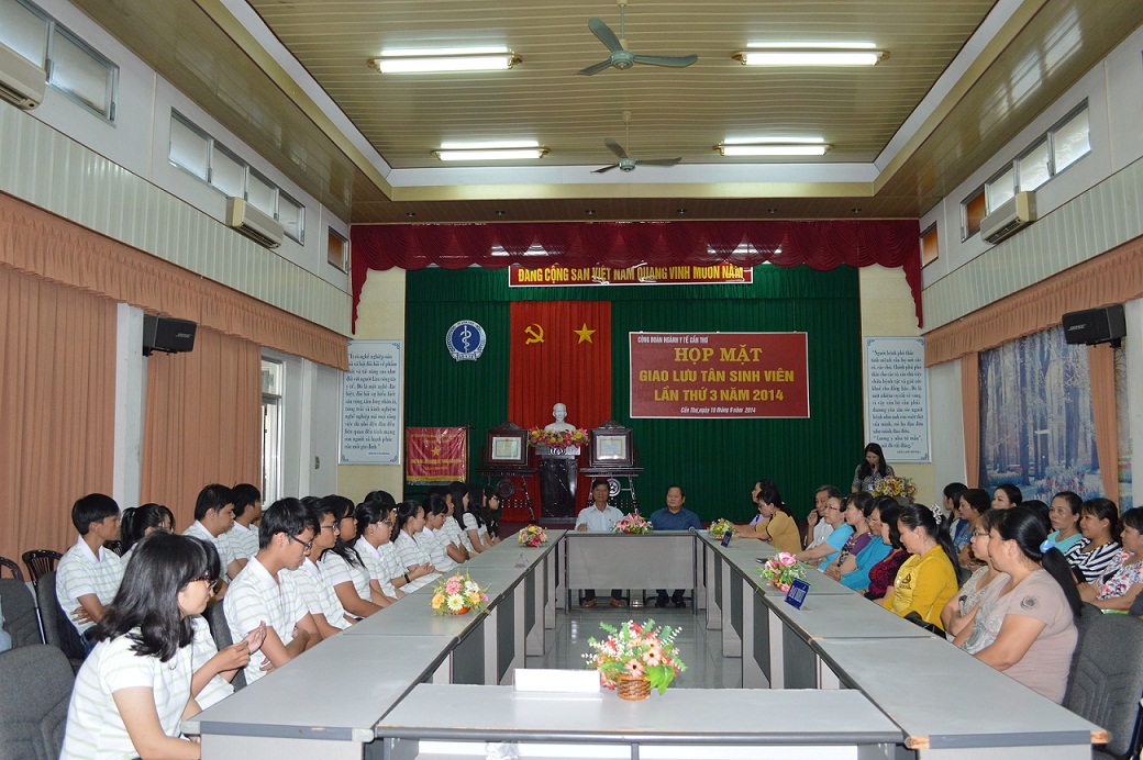 Họp mặt giao lưu tân sinh viên năm 2014