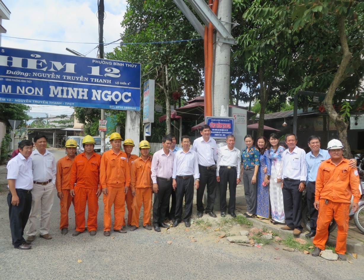 LIÊN ĐOÀN LAO ĐỘNG THÀNH PHỐ CẦN THƠ GẮN BIẾN 2 CÔNG TRÌNH THI ĐUA CHÀO MỪNG ĐẠI HỘI ĐẢNG CÁC CẤP