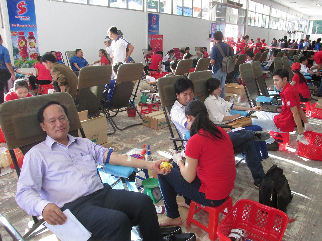 LIÊN ĐOÀN LAO ĐỘNG THÀNH PHỐ CẦN THƠ PHÁT ĐỘNG TRONG CNVCLĐ THAM GIA NGÀY HỘI HIẾN MÁU HƯỞNG ỨNG CHƯƠNG TRÌNH “HÀNH TRÌNH ĐỎ” LẦN II – 2014