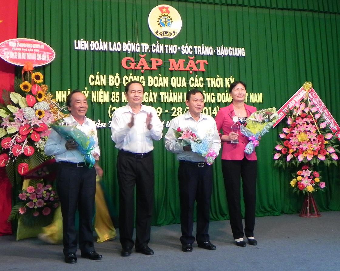 GẶP MẶT 150 CÁN BỘ CÔNG ĐOÀN QUA CÁC THỜI KỲ THÀNH PHỐ CẦN THƠ, CÁC TỈNH SÓC TRĂNG, HẬU GIANG