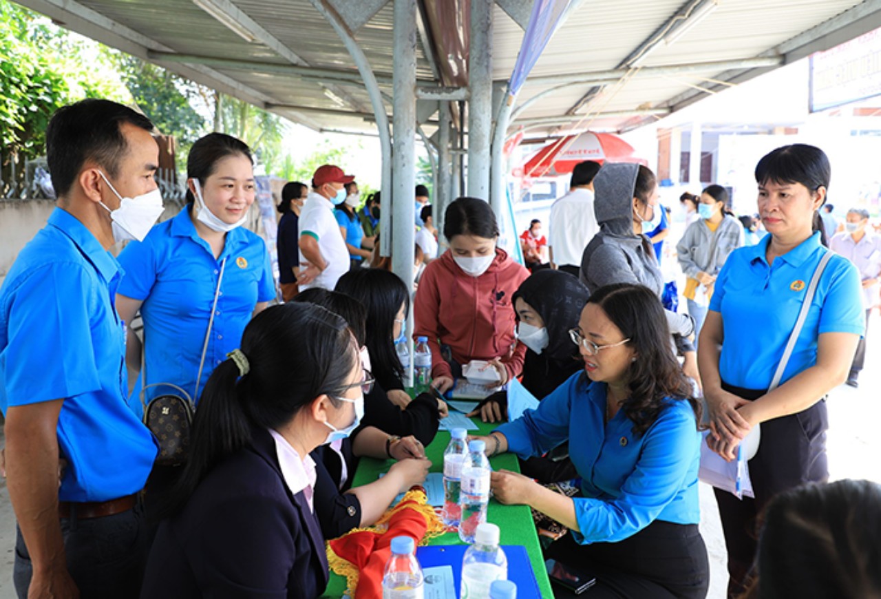 Các cấp công đoàn tham gia bảo vệ nền tảng tư tưởng của Đảng 